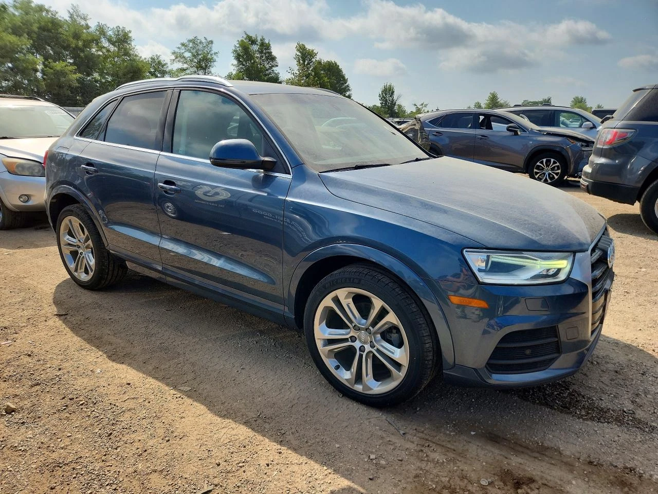 Audi Q3 2.0l Premium Plus, снимка 4 - Автомобили и джипове - 56348948