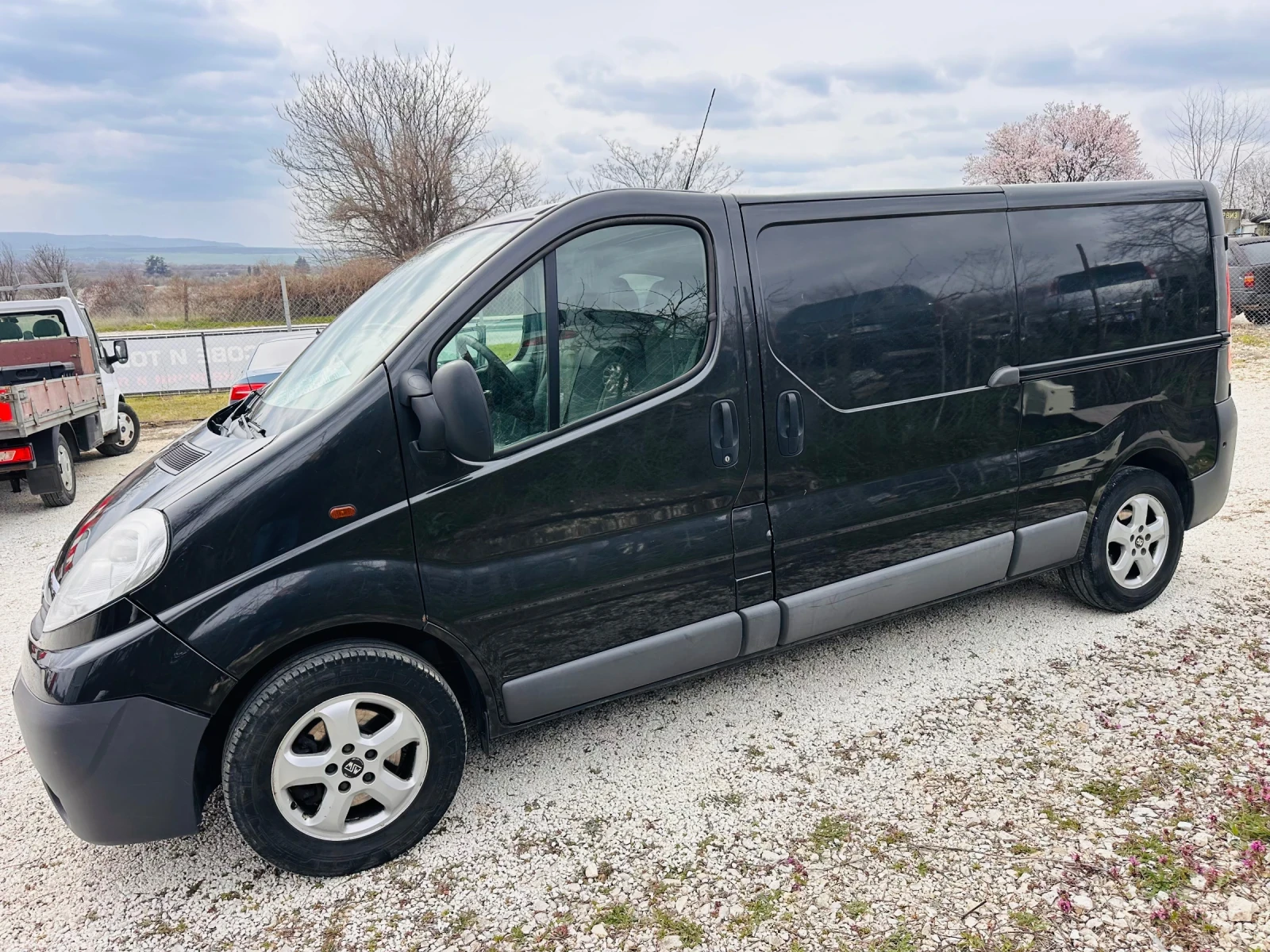 Opel Vivaro 2.0 CDTI 144PS, снимка 2 - Бусове и автобуси - 53913770