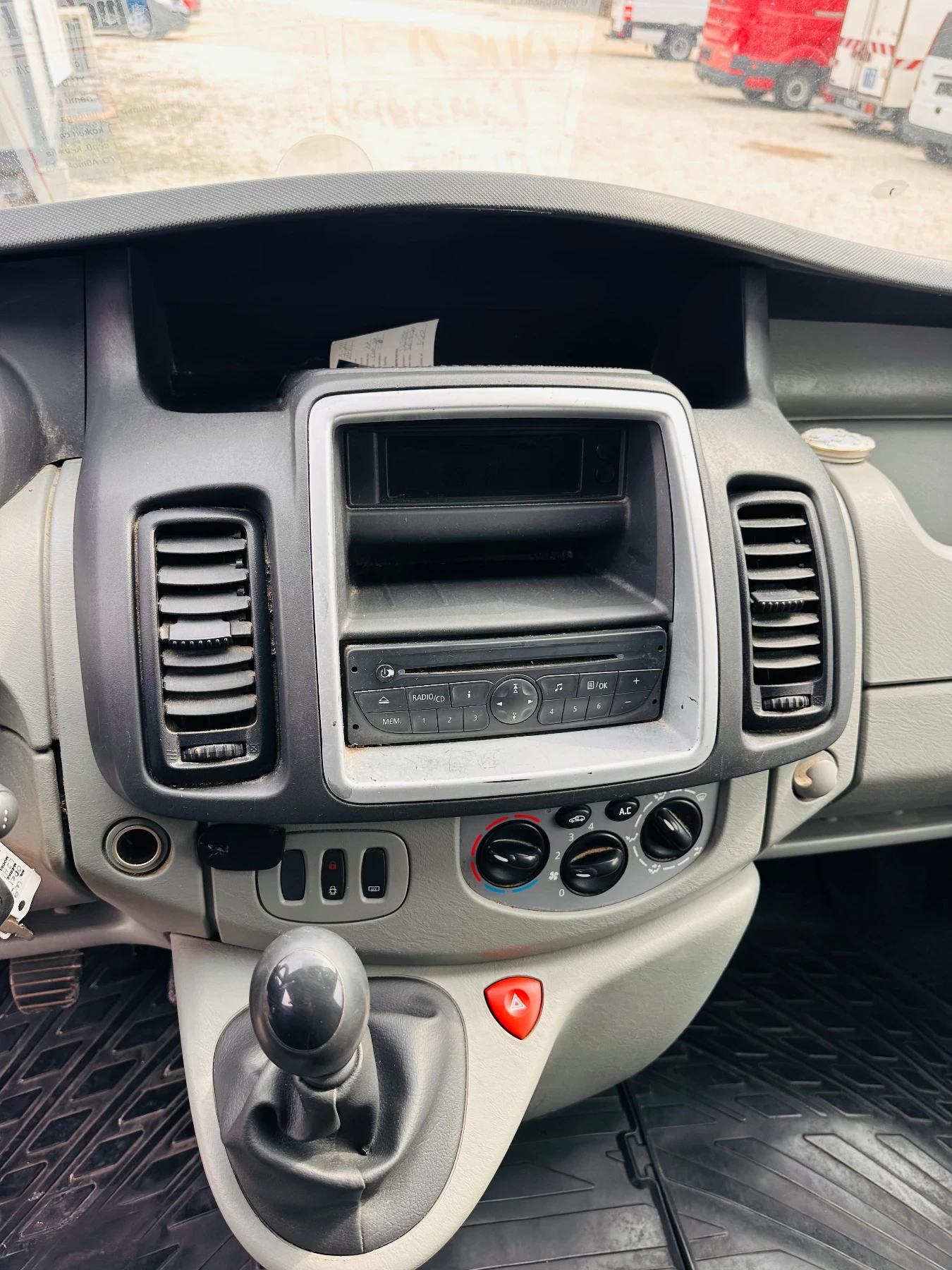 Opel Vivaro 2.0 CDTI 144PS, снимка 13 - Бусове и автобуси - 53913770