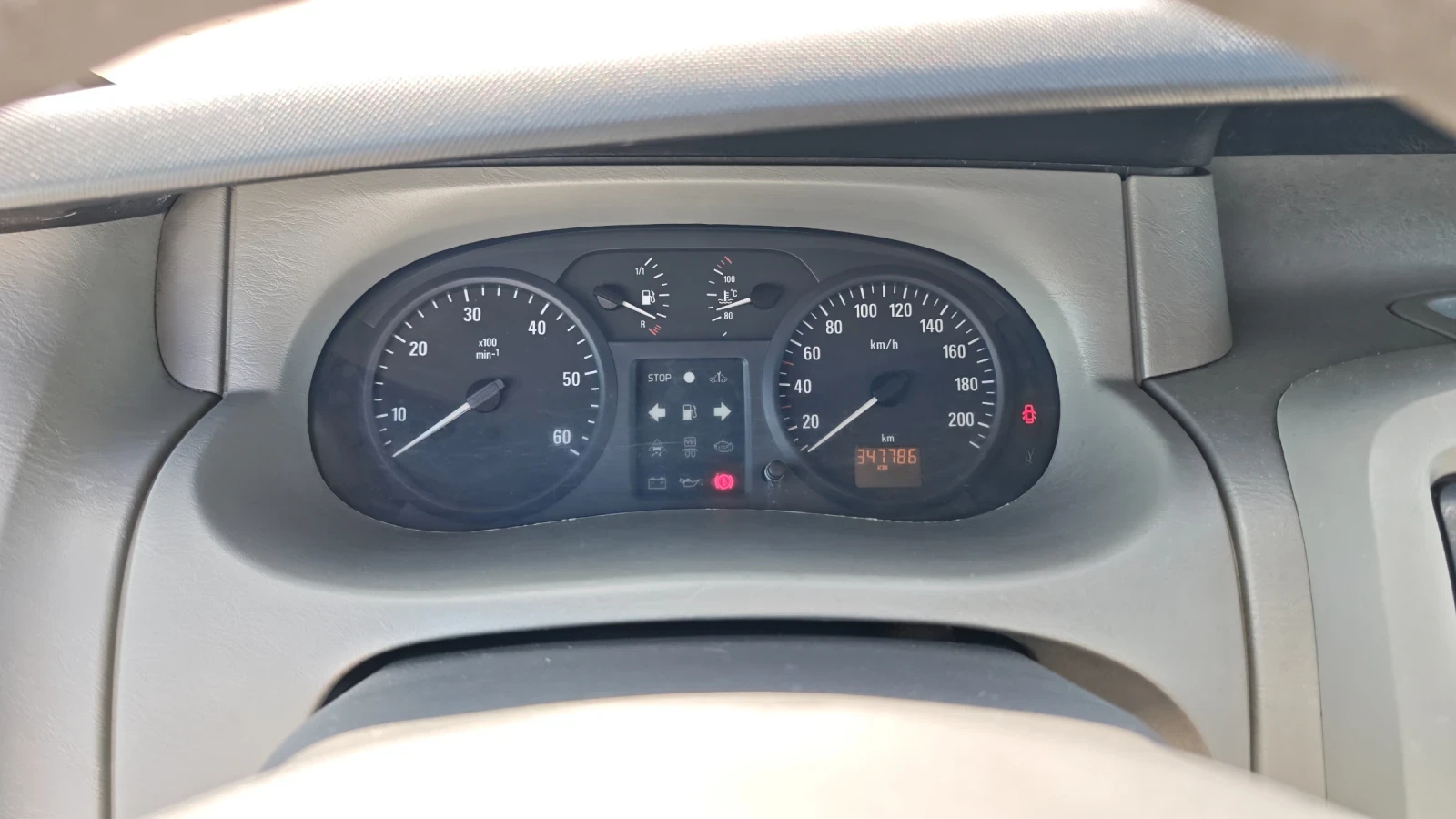 Opel Vivaro 1.9CDTI, снимка 8 - Бусове и автобуси - 56096777