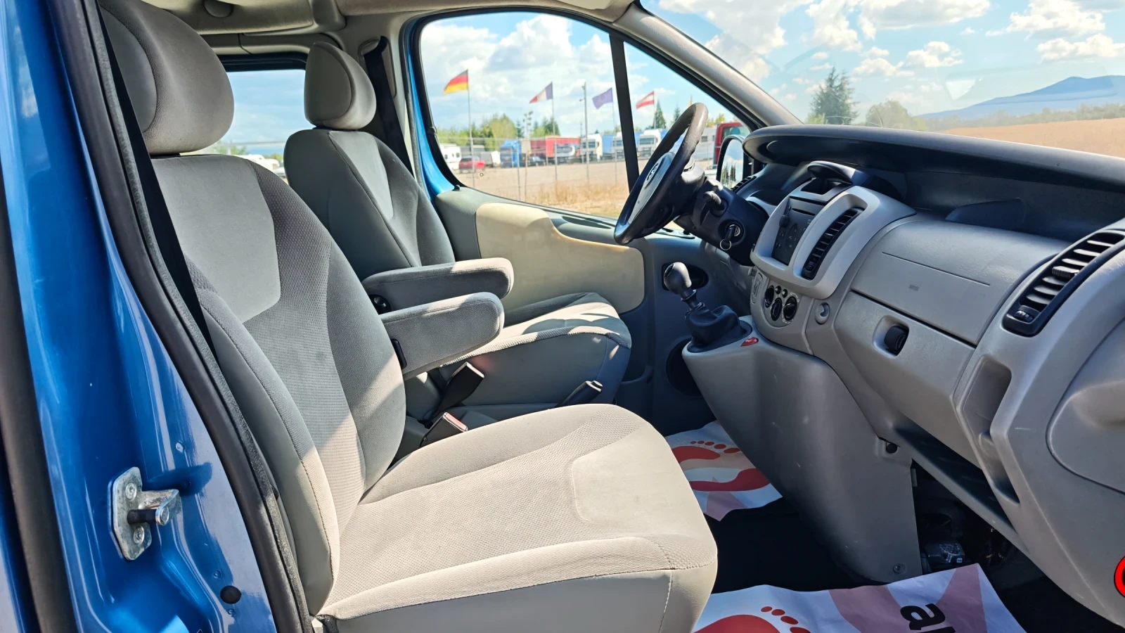 Opel Vivaro 1.9CDTI, снимка 11 - Бусове и автобуси - 56096777