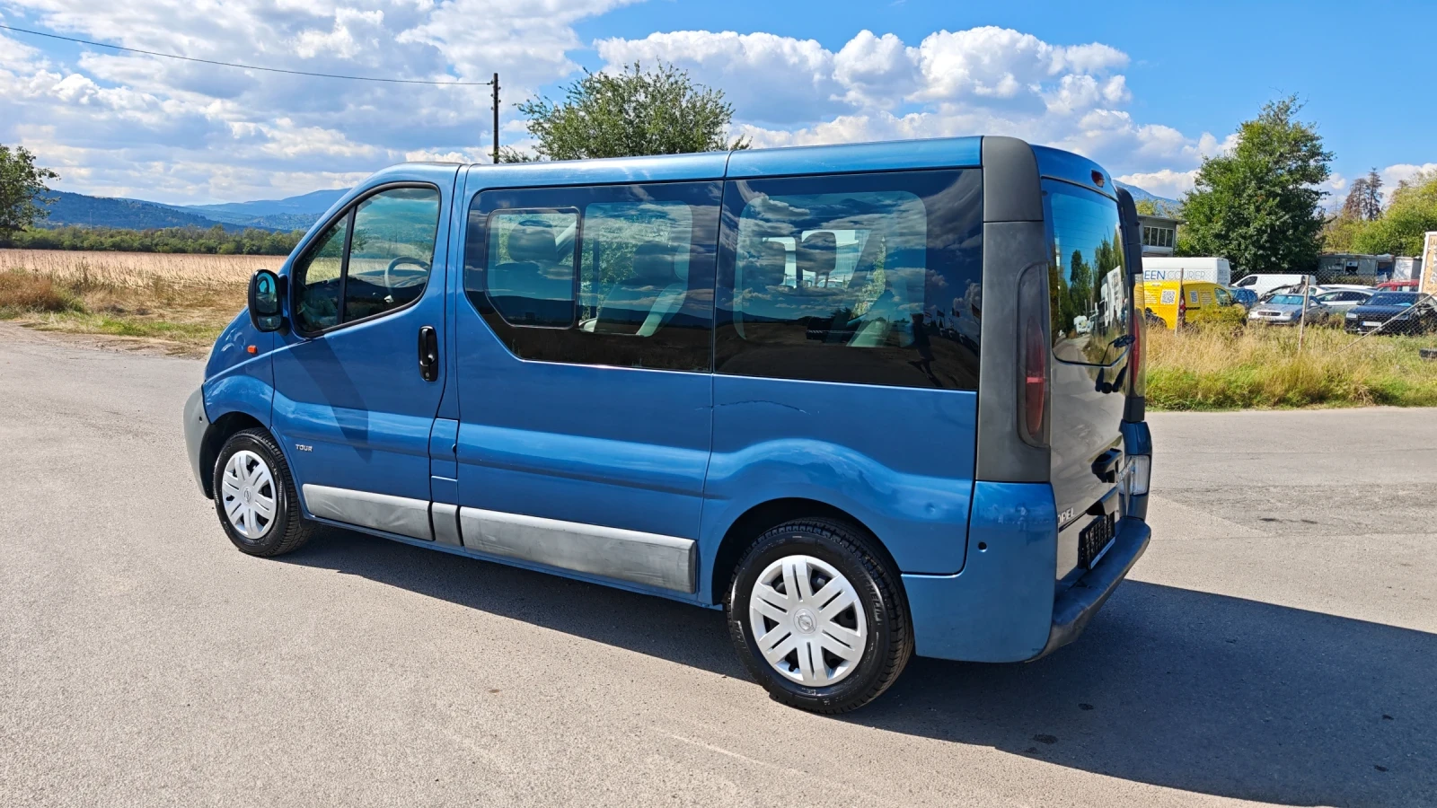 Opel Vivaro 1.9CDTI, снимка 4 - Бусове и автобуси - 56096777