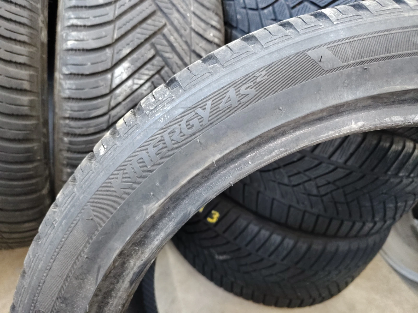 Гуми Всесезонни 245/40R19, снимка 8 - Гуми и джанти - 55843871