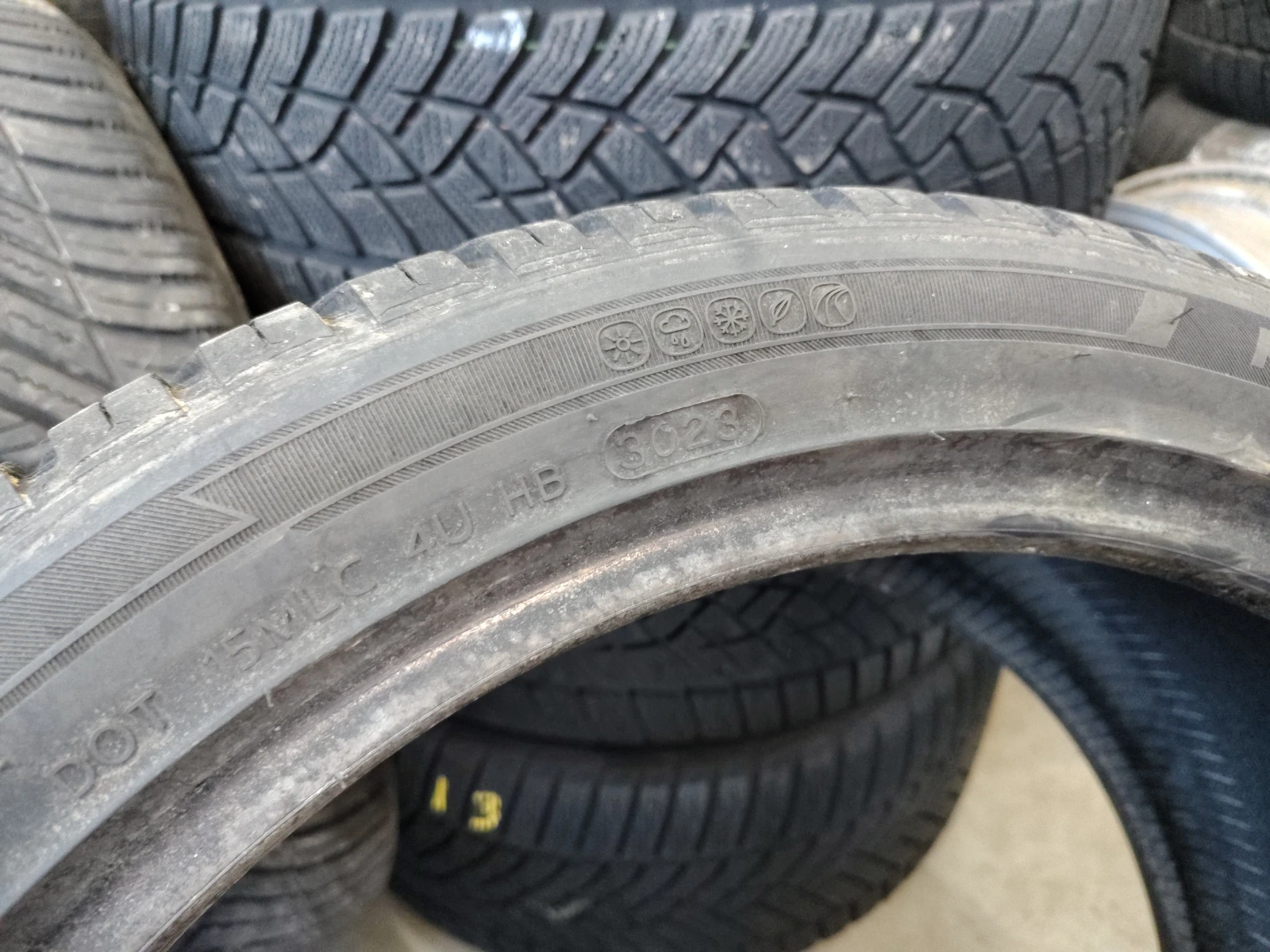 Гуми Всесезонни 245/40R19, снимка 6 - Гуми и джанти - 55843871