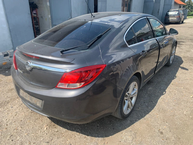 Opel Insignia 1.8i 140кс, снимка 4 - Автомобили и джипове - 41581499