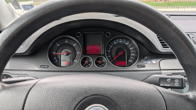 VW Passat, снимка 10 - Автомобили и джипове - 52775455