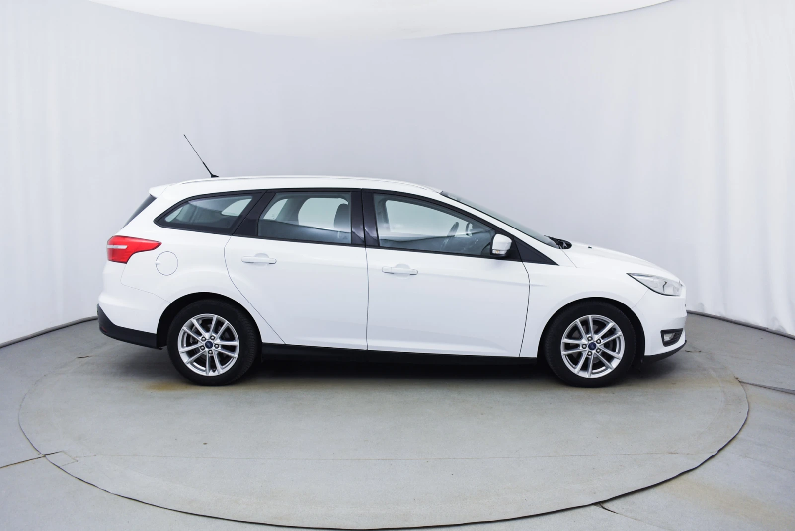 Ford Focus 1.5 TDCI E6 AUT. - изображение 6