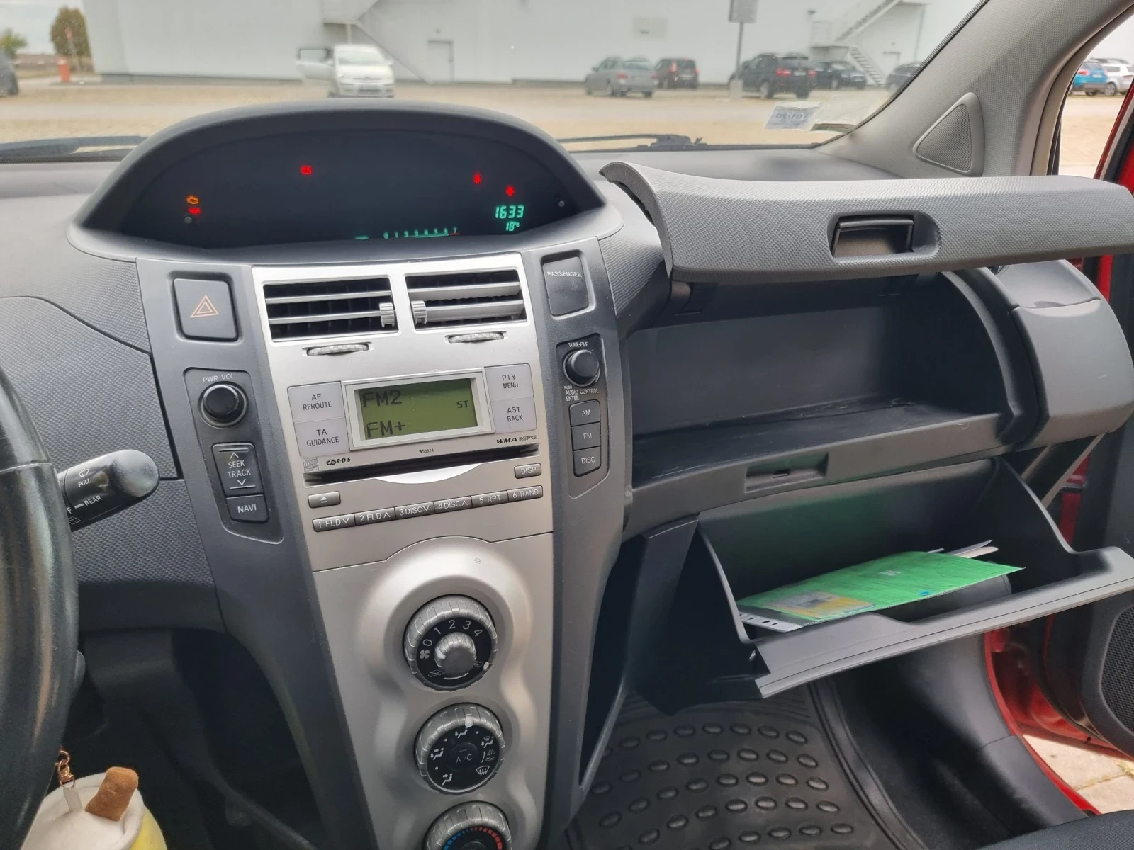 Toyota Yaris 1.3i - изображение 8