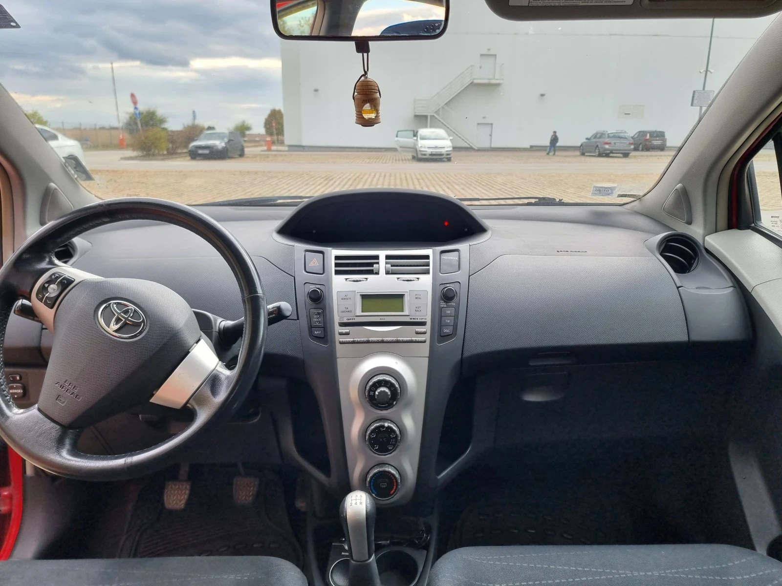 Toyota Yaris 1.3i - изображение 10