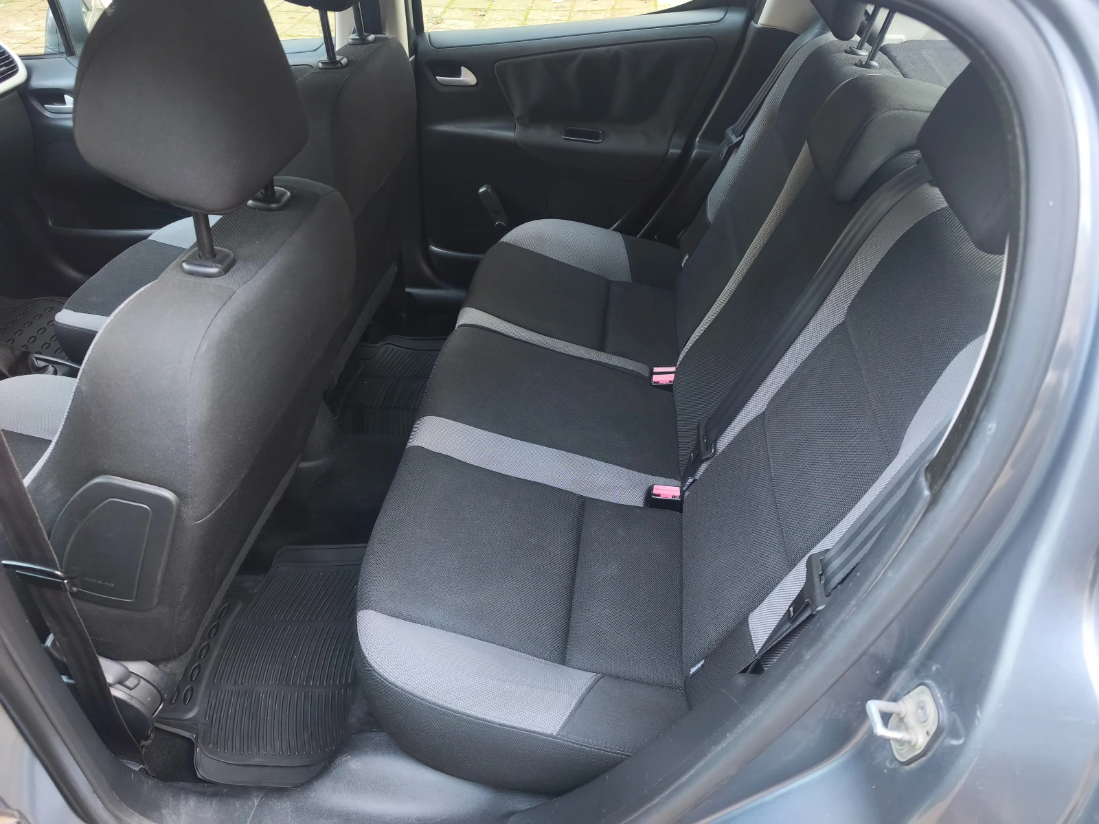 Peugeot 207 1.6 HDI - изображение 7