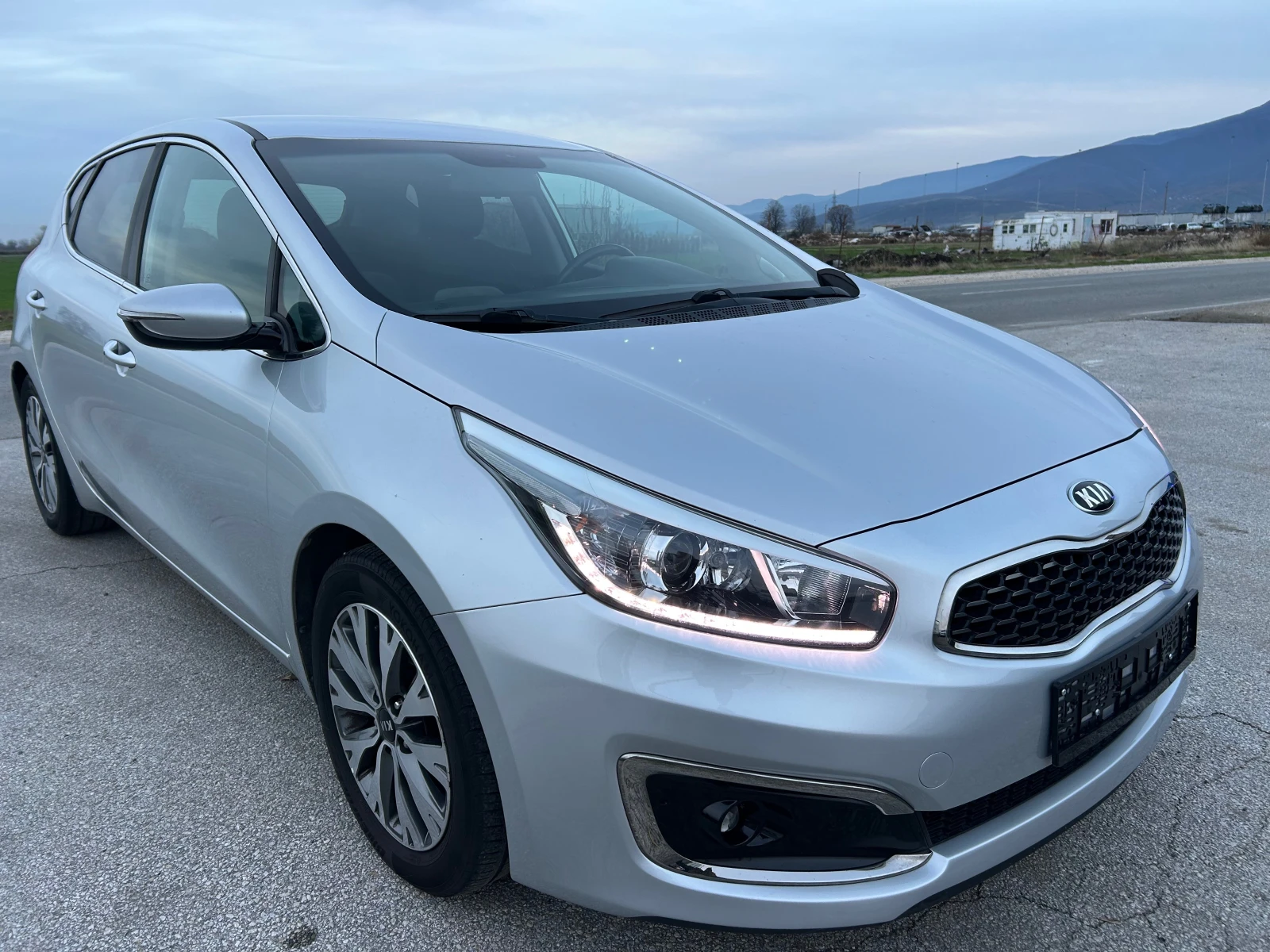 Kia Ceed 1.6 *  | Mobile.bg   2