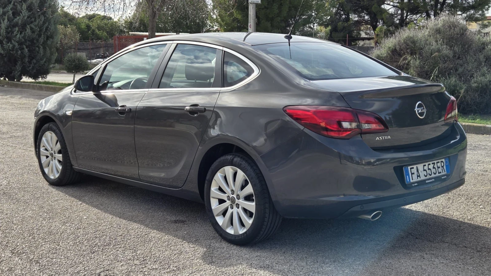 Opel Astra СЕДАН-КАТО НОВА, снимка 5 - Автомобили и джипове - 53761041