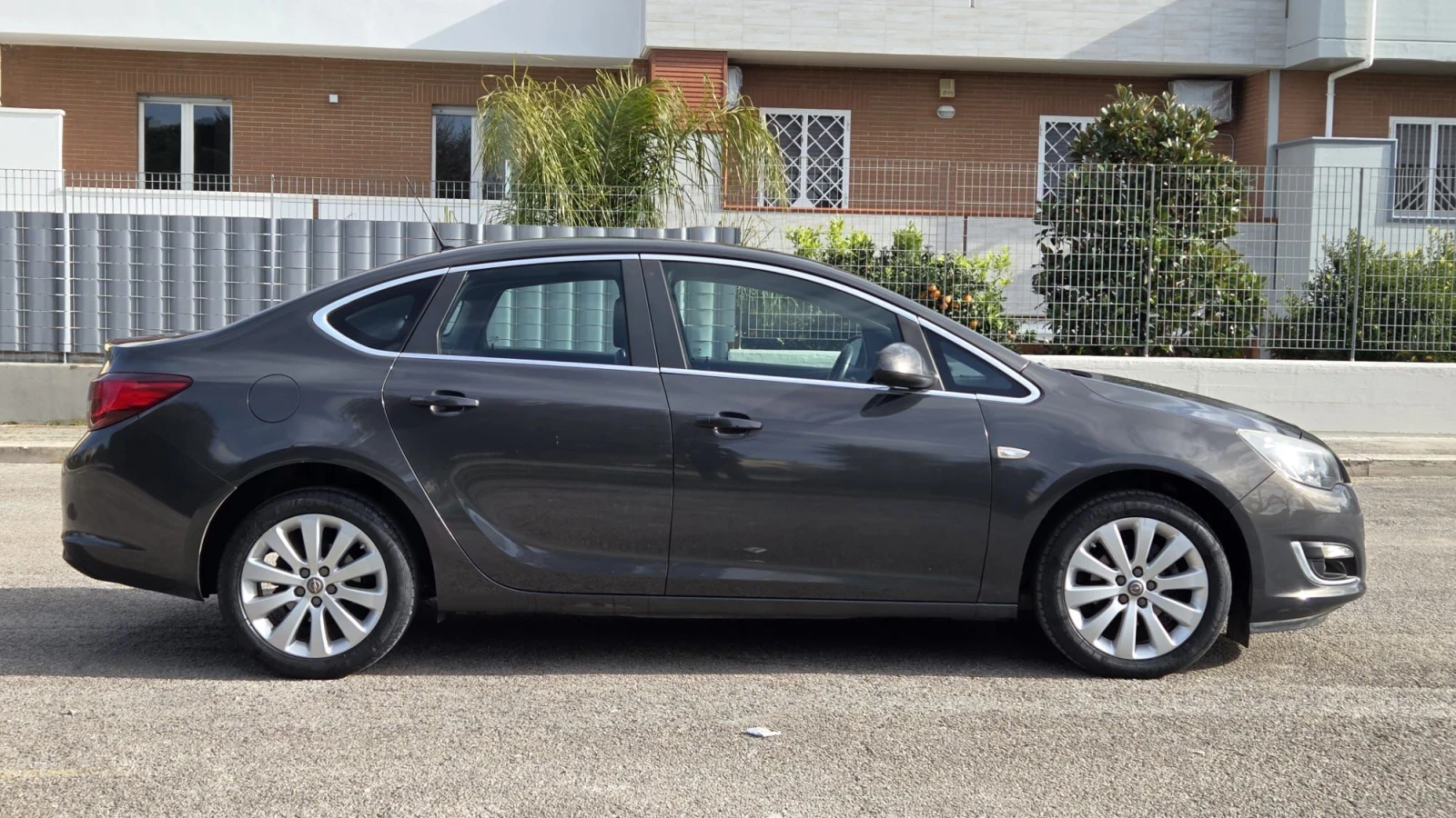 Opel Astra СЕДАН-КАТО НОВА, снимка 4 - Автомобили и джипове - 53761041