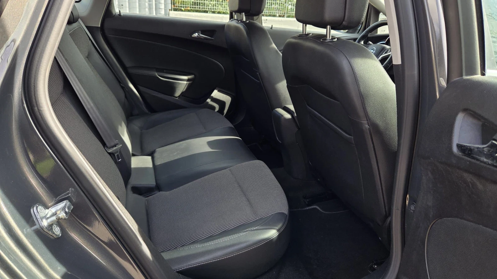 Opel Astra СЕДАН-КАТО НОВА, снимка 8 - Автомобили и джипове - 53761041