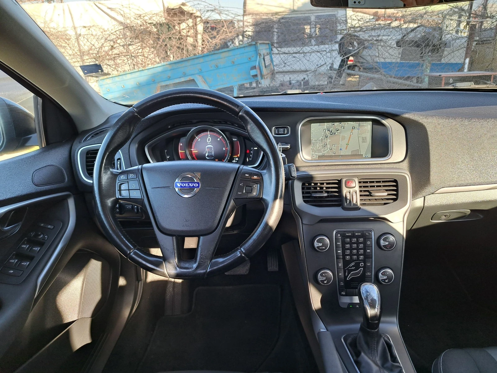 Volvo V40 D4 avtomat , снимка 12 - Автомобили и джипове - 53771911
