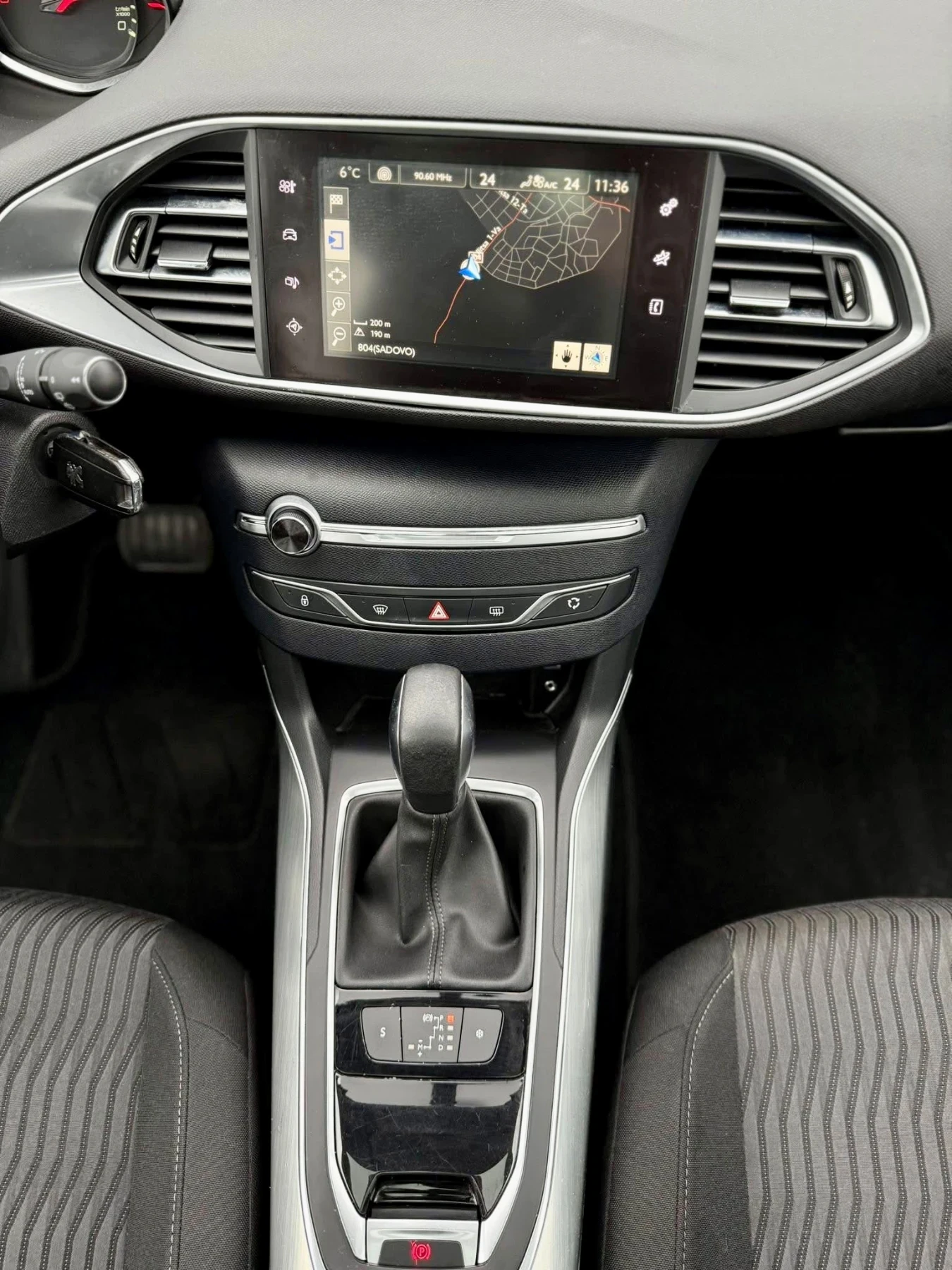 Peugeot 308 2.0HDI/ 150кс./ EURO5/ ПЕРФЕТНО, снимка 10 - Автомобили и джипове - 53829958