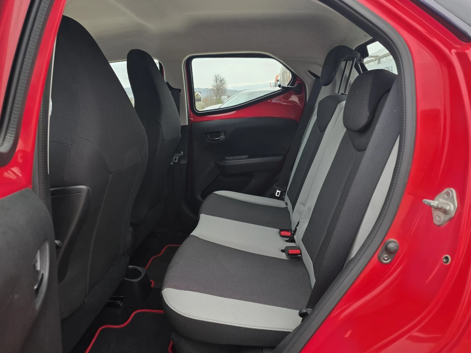 Toyota Aygo EURO6/СЕРВИЗНА КНИЖКА/КАМЕРА, снимка 9 - Автомобили и джипове - 53908662