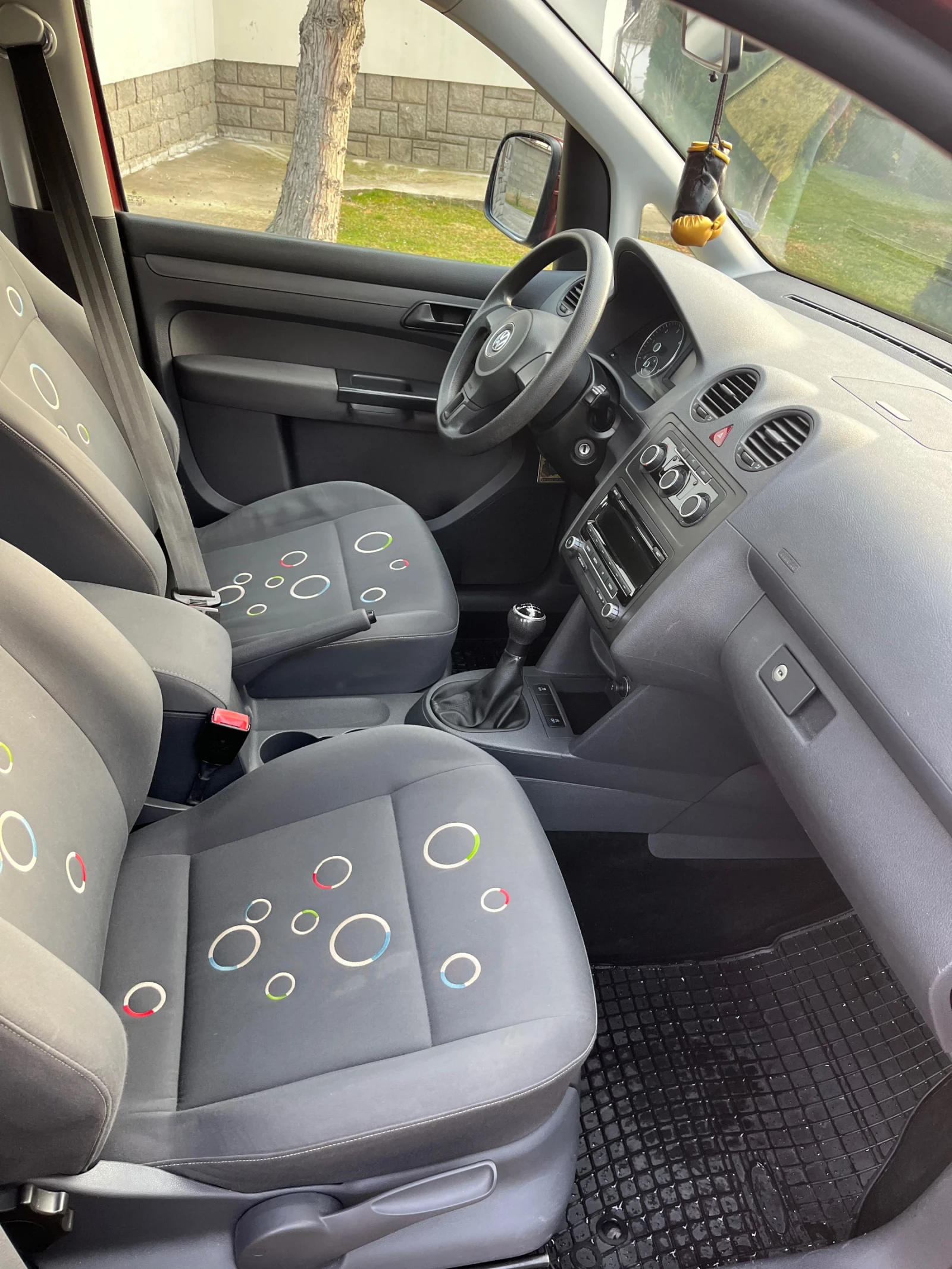 VW Caddy 1.6 TDI, снимка 5 - Автомобили и джипове - 54325531