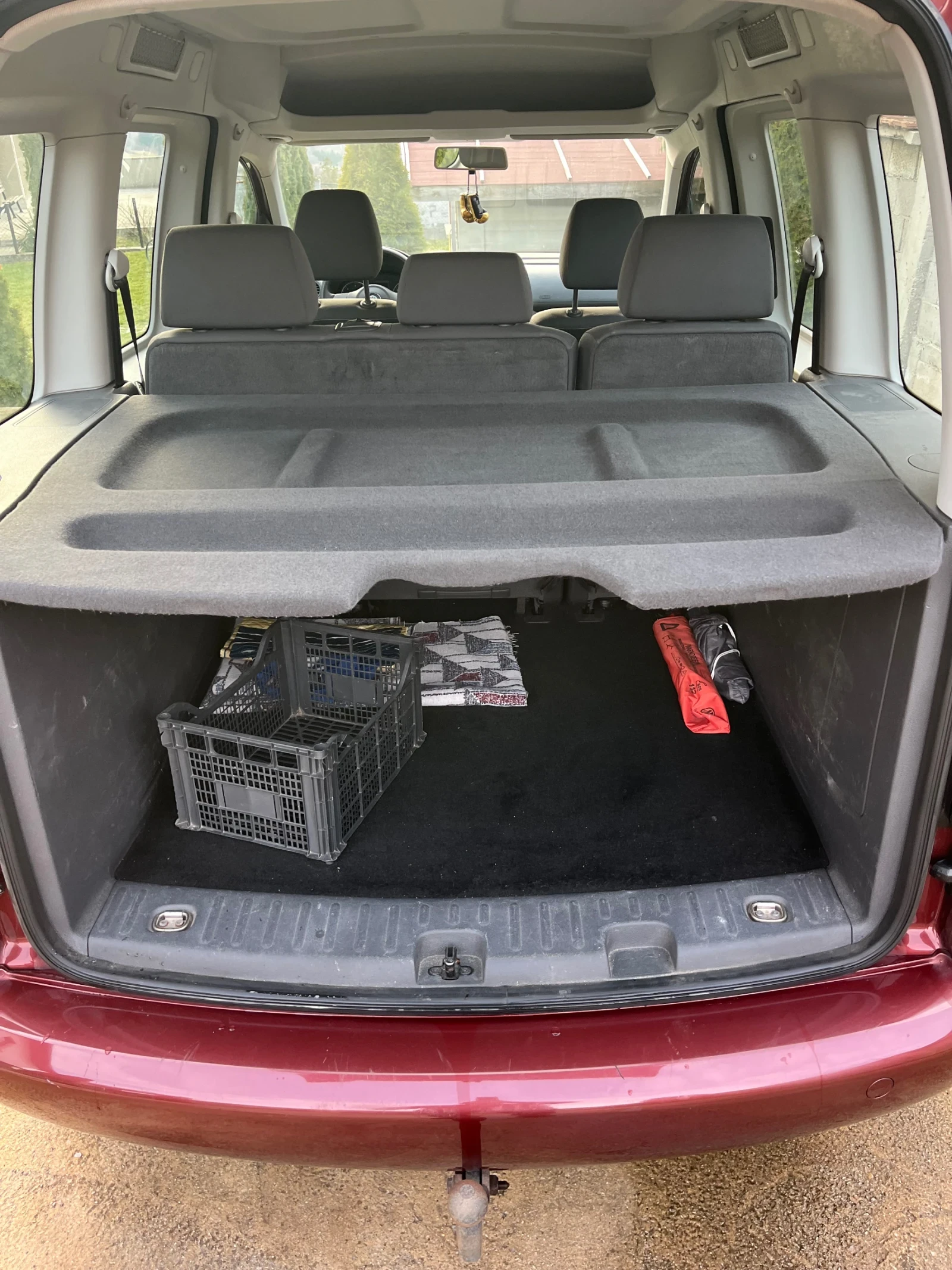 VW Caddy 1.6 TDI, снимка 10 - Автомобили и джипове - 54325531