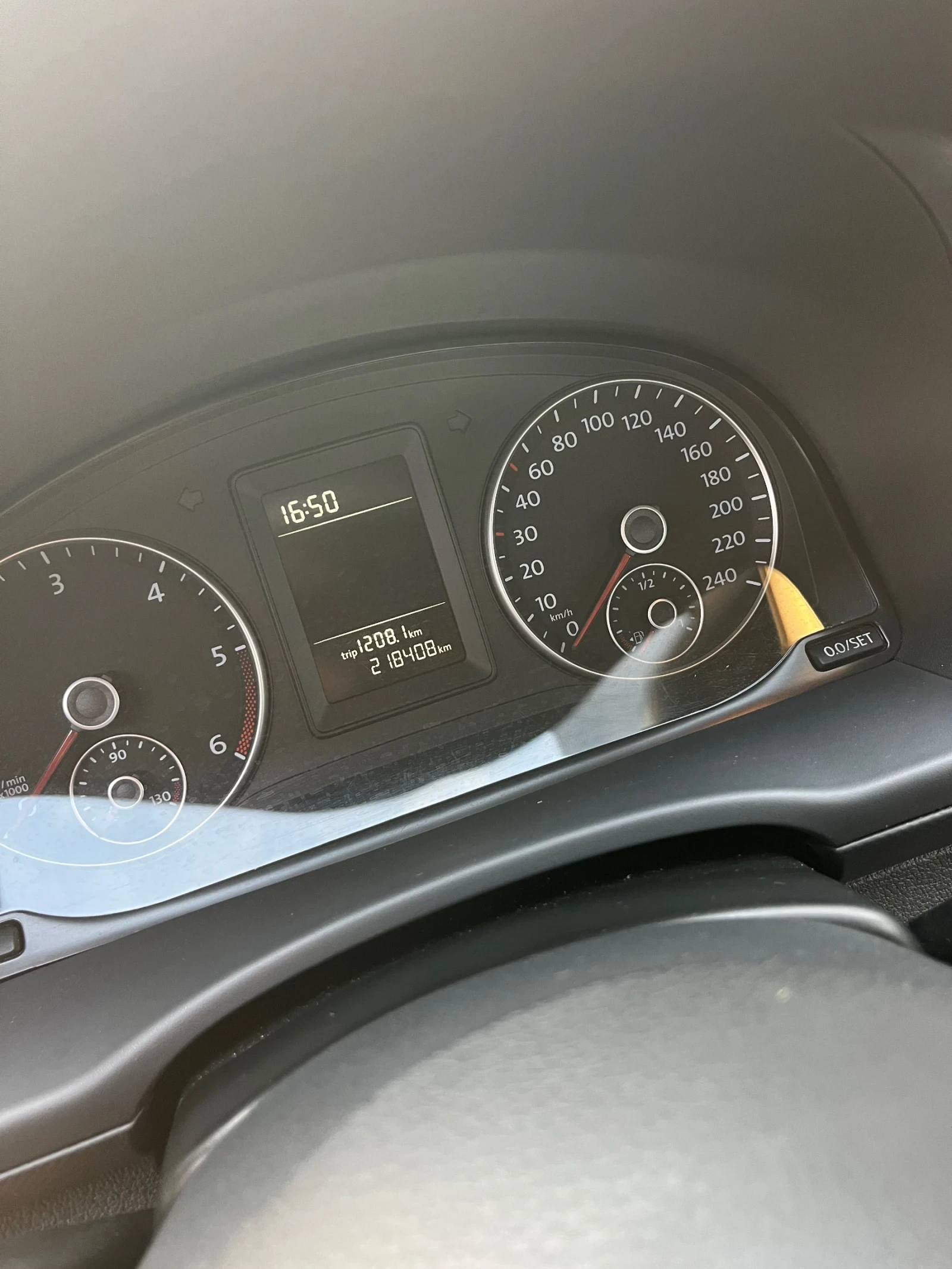 VW Caddy 1.6 TDI, снимка 8 - Автомобили и джипове - 54325531