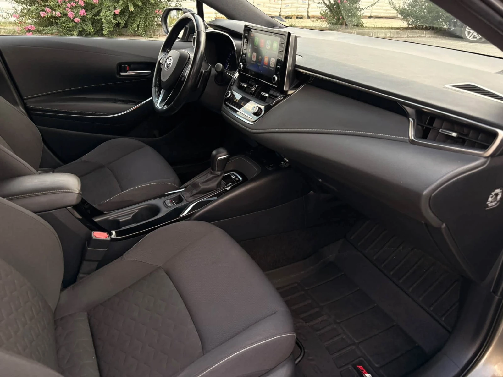 Toyota Corolla 2.0 HIBRID Bi-ton, снимка 11 - Автомобили и джипове - 56247452