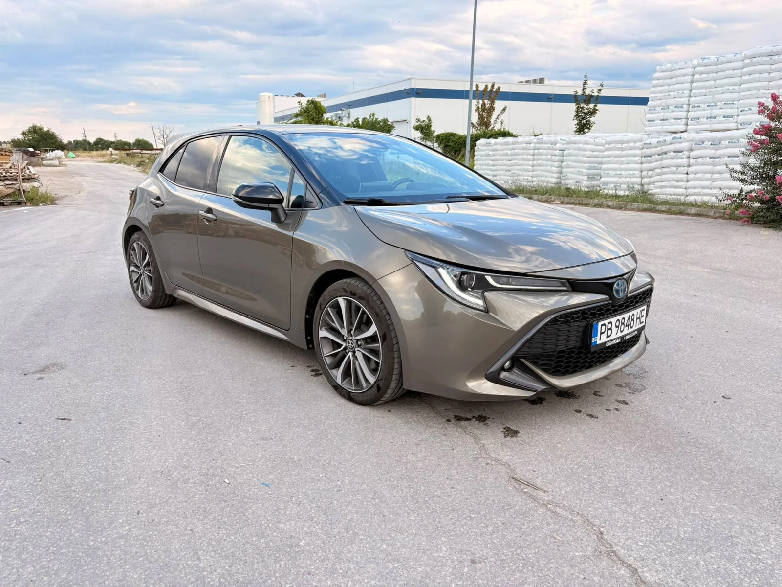 Toyota Corolla 2.0 HIBRID Bi-ton, снимка 4 - Автомобили и джипове - 56247452