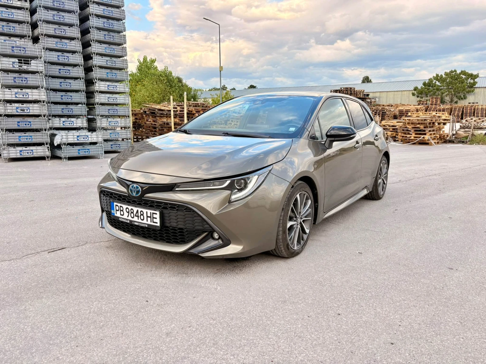 Toyota Corolla 2.0 HIBRID Bi-ton