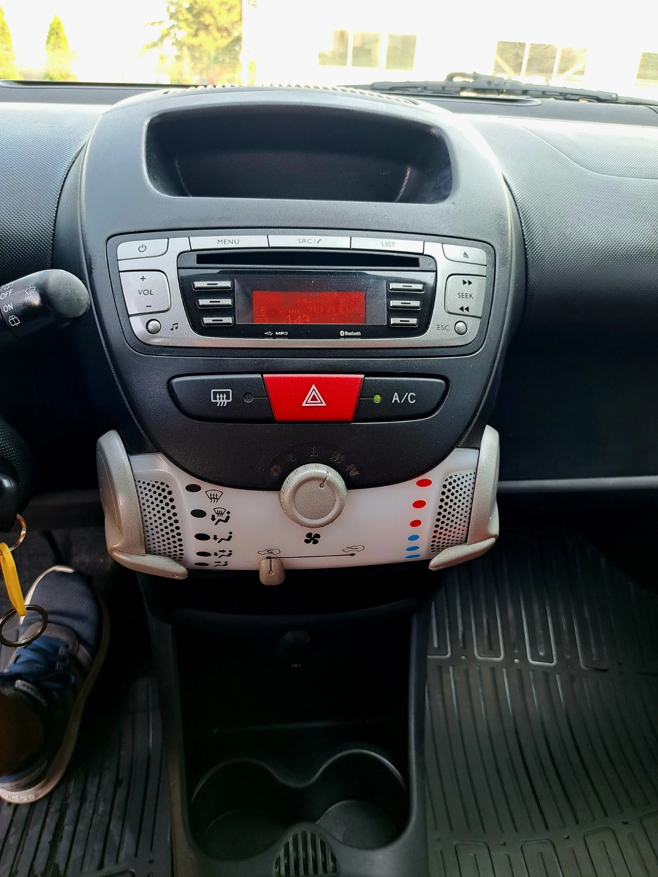 Toyota Aygo 1.0 i, снимка 13 - Автомобили и джипове - 56441270