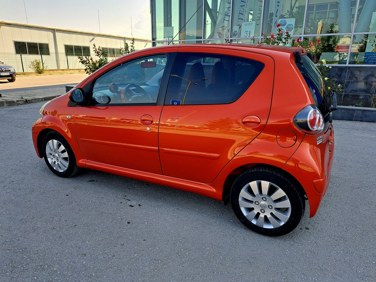 Toyota Aygo 1.0 i, снимка 4 - Автомобили и джипове - 56441270