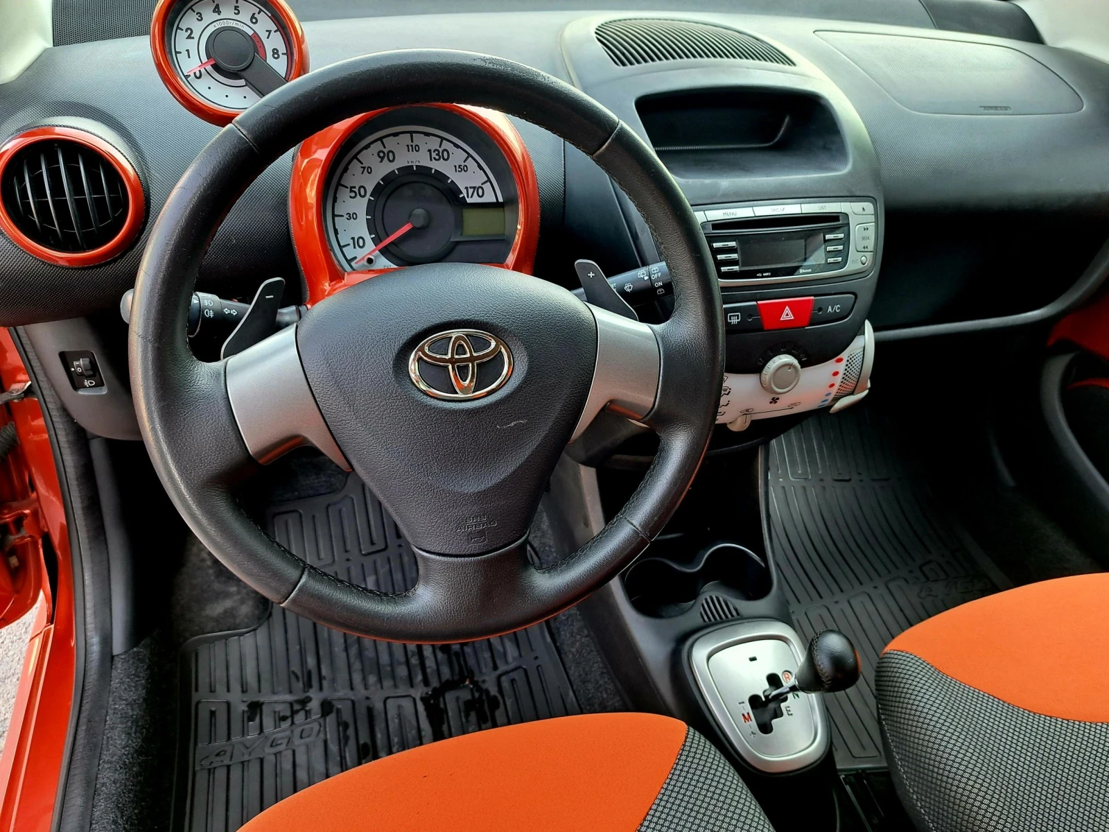 Toyota Aygo 1.0 i, снимка 8 - Автомобили и джипове - 56441270