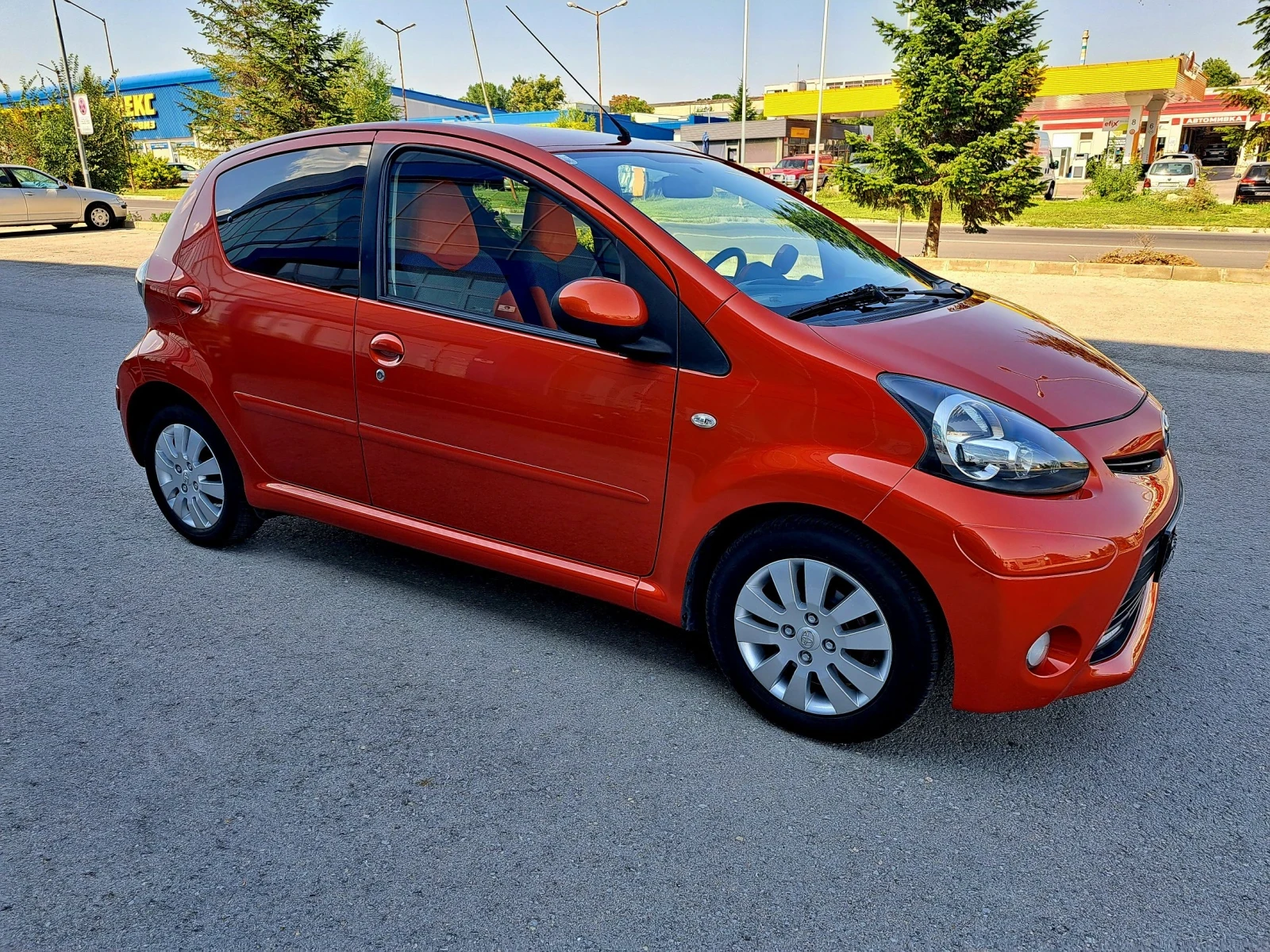 Toyota Aygo 1.0 i, снимка 2 - Автомобили и джипове - 56441270
