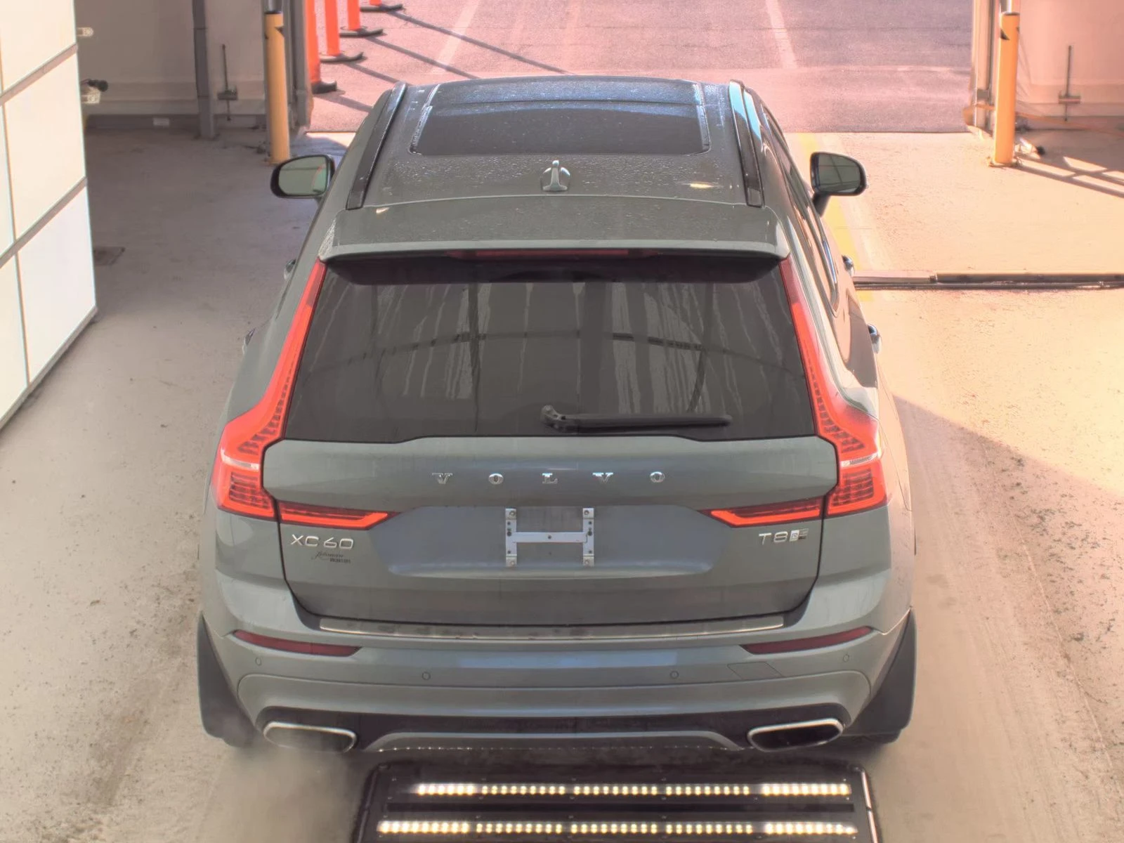 Volvo XC60 T8* HYBRID* R* DESIGN* HARMON* KARDON* ПАНОРАМА* , снимка 8 - Автомобили и джипове - 53802333