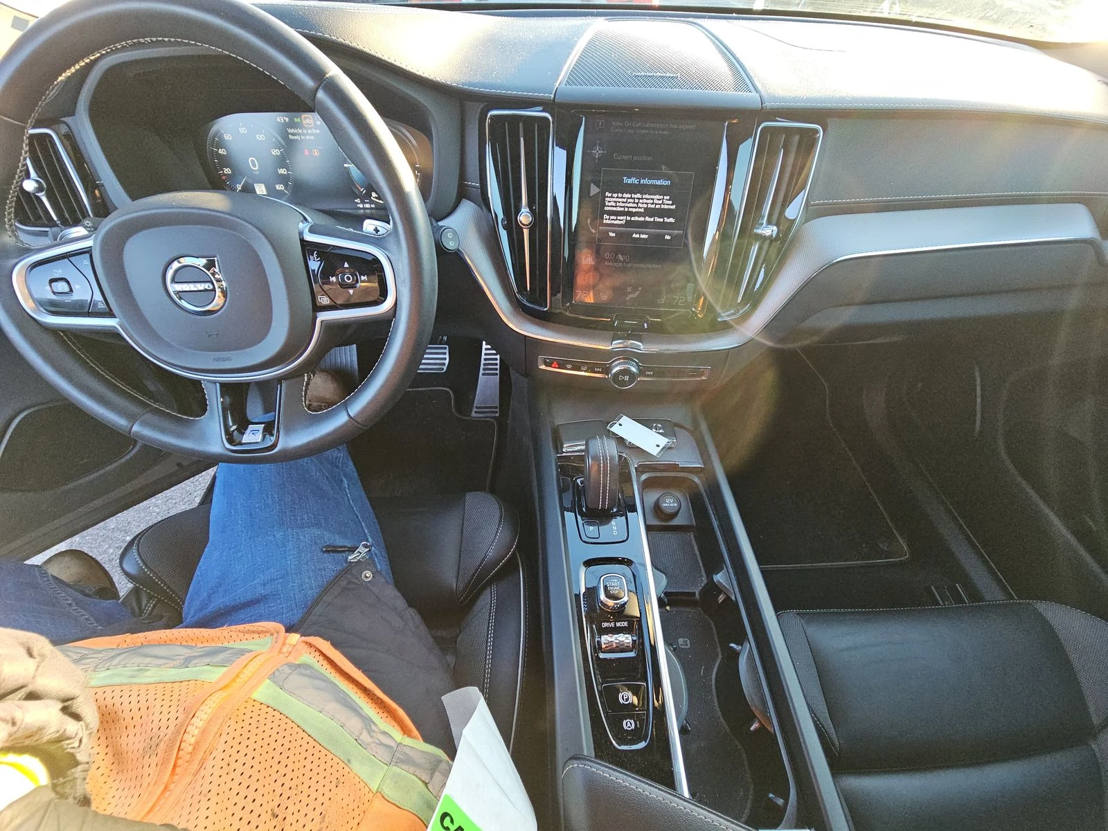 Volvo XC60 T8* HYBRID* R* DESIGN* HARMON* KARDON* ПАНОРАМА* , снимка 10 - Автомобили и джипове - 53802333