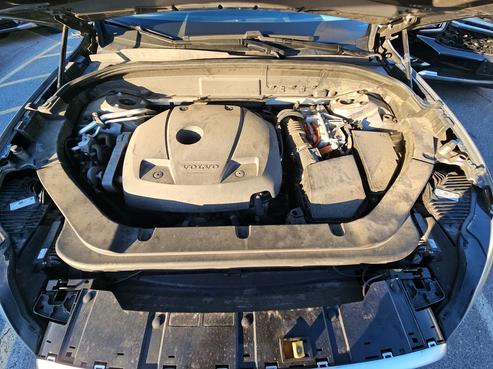 Volvo XC60 T8* HYBRID* R* DESIGN* HARMON* KARDON* ПАНОРАМА* , снимка 17 - Автомобили и джипове - 53802333