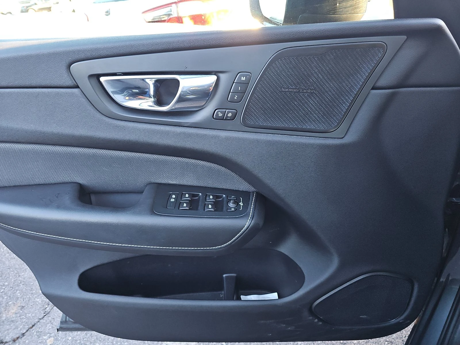 Volvo XC60 T8* HYBRID* R* DESIGN* HARMON* KARDON* ПАНОРАМА* , снимка 9 - Автомобили и джипове - 53802333