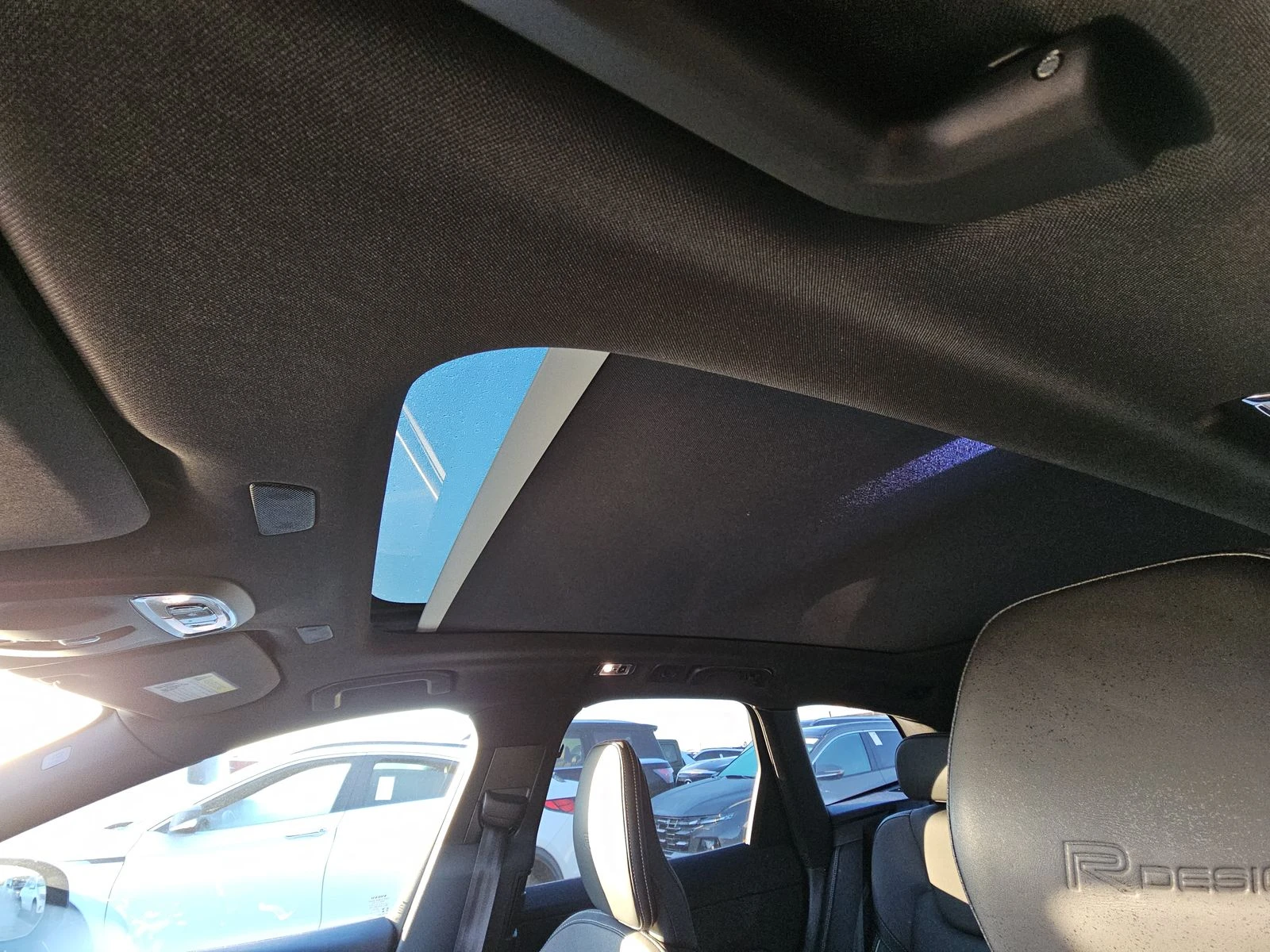 Volvo XC60 T8* HYBRID* R* DESIGN* HARMON* KARDON* ПАНОРАМА* , снимка 15 - Автомобили и джипове - 53802333