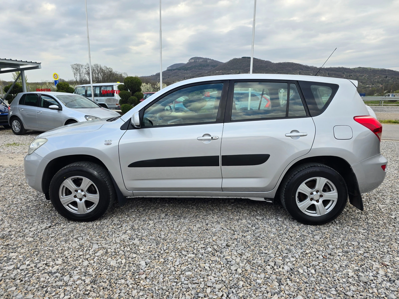 Toyota Rav4 2, 2 D-4D НОВ ВНОС !! РЕАЛНИ КИЛОМЕТРИ !!, снимка 2 - Автомобили и джипове - 54171158