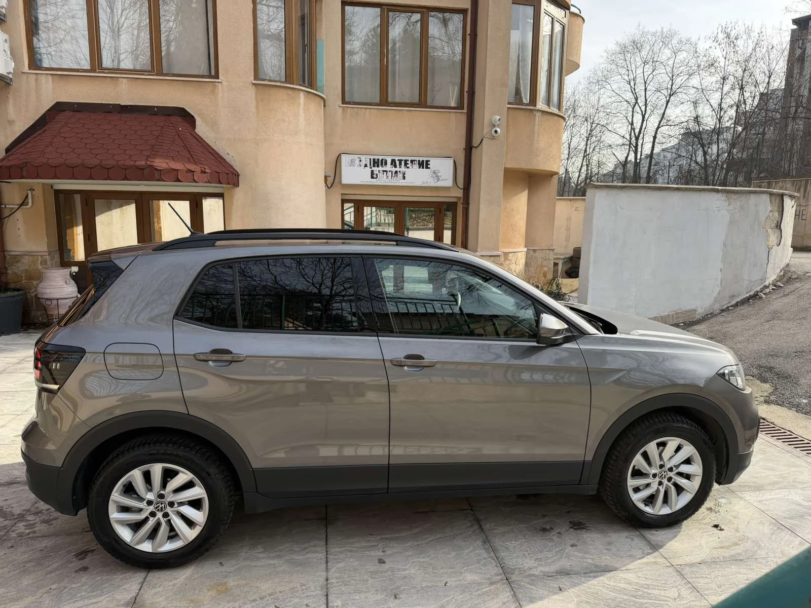 VW T-Cross 1.0TSI / АВТОМАТИК/ Carplay / В ГАРАНЦИЯ, снимка 3 - Автомобили и джипове - 54550474