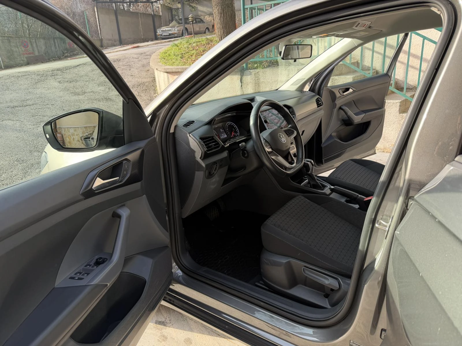 VW T-Cross 1.0TSI / АВТОМАТИК/ Carplay / В ГАРАНЦИЯ, снимка 7 - Автомобили и джипове - 54550474