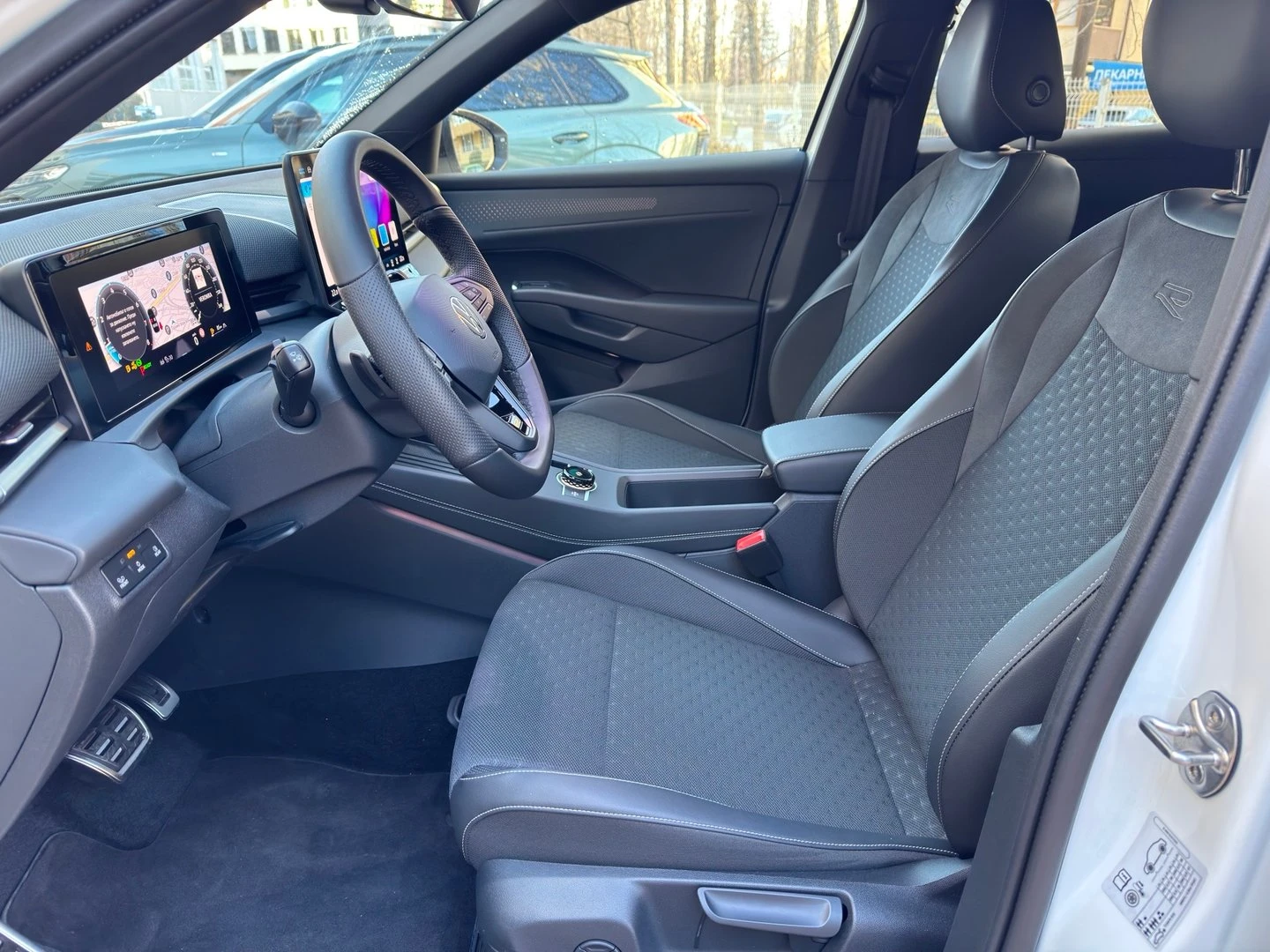 VW T-Roc, снимка 6 - Автомобили и джипове - 56269624