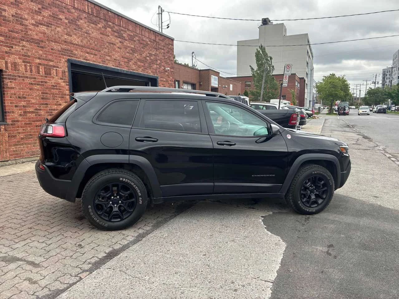 Jeep Cherokee * Trailhawk Elite * PANO * ПОДГРЕВИ * KEYLESS , снимка 3 - Автомобили и джипове - 55052301