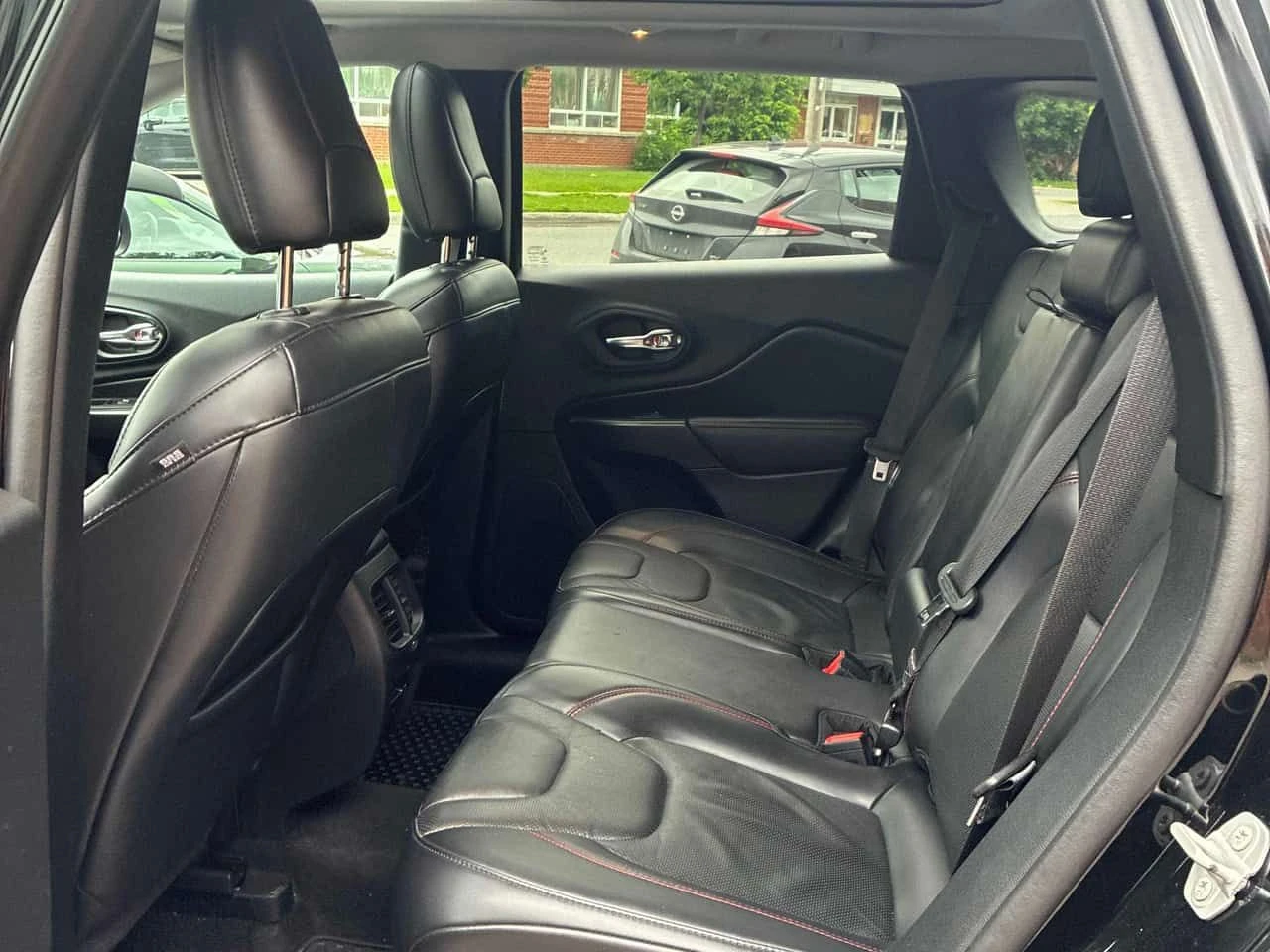 Jeep Cherokee * Trailhawk Elite * PANO * ПОДГРЕВИ * KEYLESS , снимка 12 - Автомобили и джипове - 55052301
