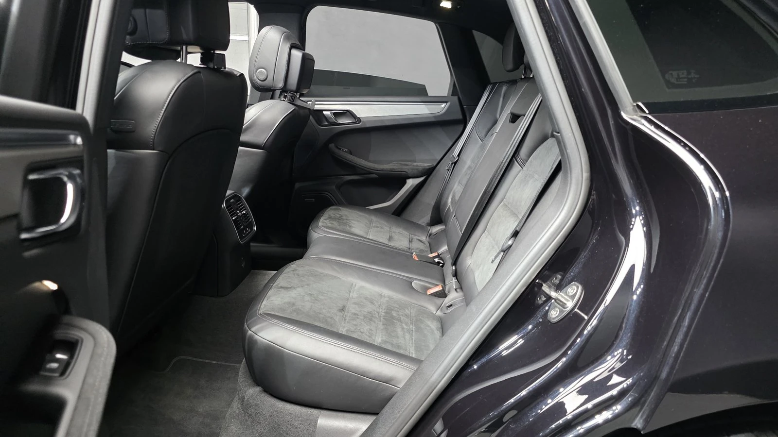 Porsche Macan GTS* ЛЮК* BOSE* 360* ПОДГРЕВ ВОЛАН* КРАЙНА ЦЕНА, снимка 12 - Автомобили и джипове - 55271919