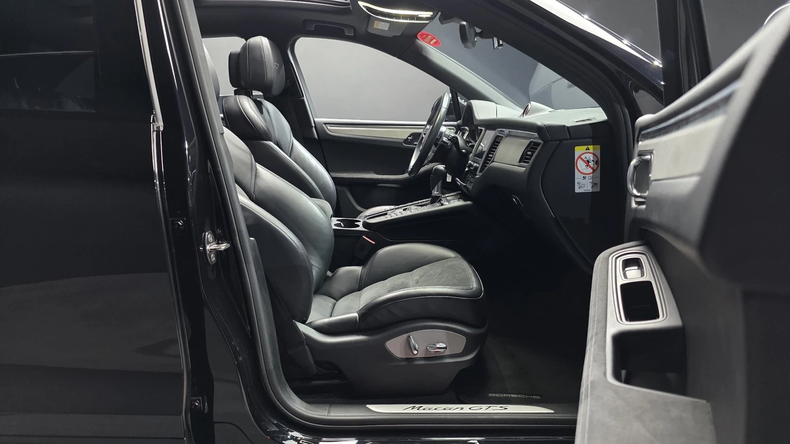 Porsche Macan GTS* ЛЮК* BOSE* 360* ПОДГРЕВ ВОЛАН* КРАЙНА ЦЕНА, снимка 10 - Автомобили и джипове - 55271919