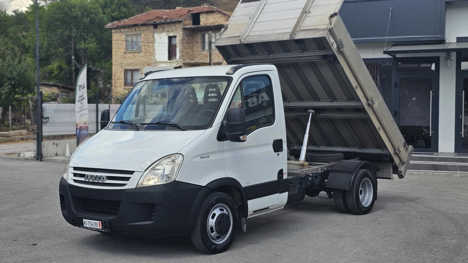 Iveco Daily 35C15 3.0D 6SP CH-СОБСТВЕН ХОД-ТРИСТРАНЕН-ЛИЗИНГ - изображение 3