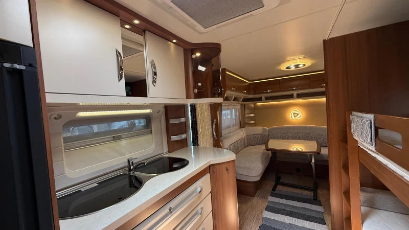 Каравана Hobby 650 UKFe Premium, снимка 12 - Каравани и кемпери - 52969908