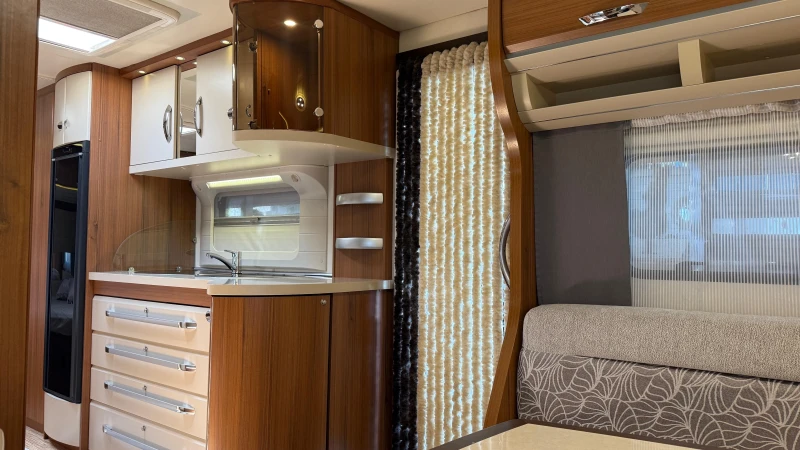 Каравана Hobby 650 UKFe Premium, снимка 11 - Каравани и кемпери - 52969908