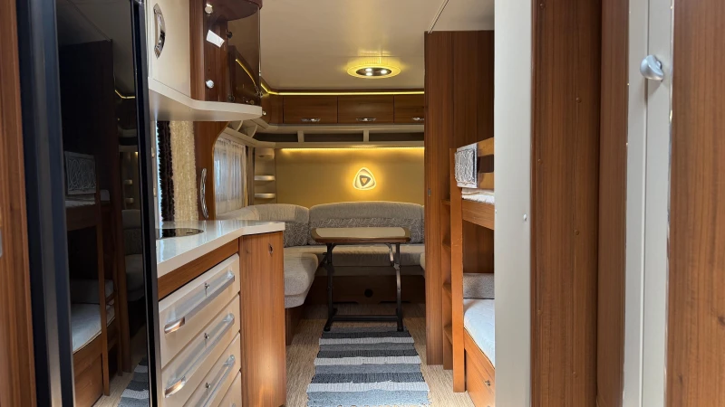 Каравана Hobby 650 UKFe Premium, снимка 10 - Каравани и кемпери - 52969908