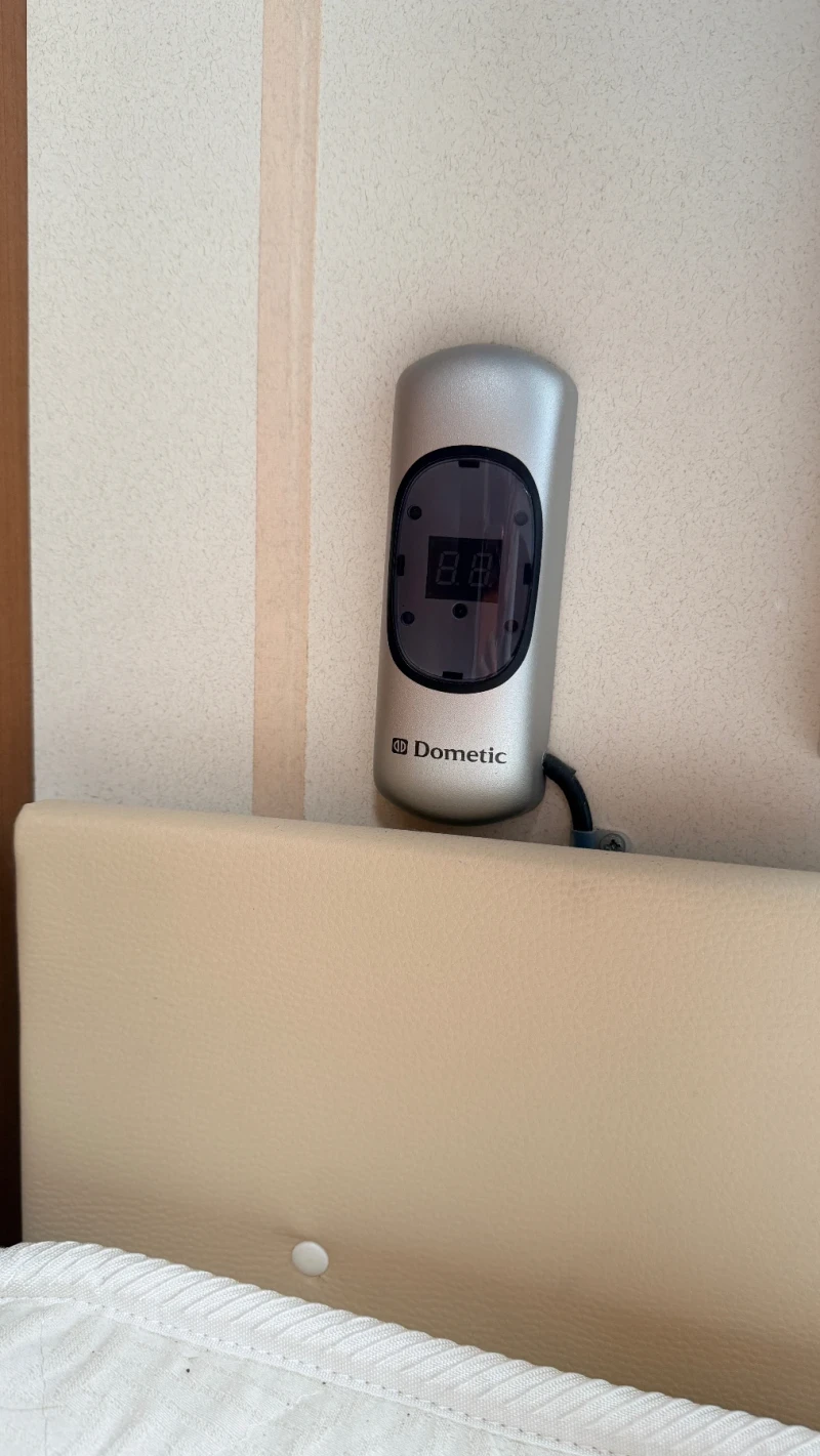 Каравана Hobby 650 UKFe Premium, снимка 15 - Каравани и кемпери - 52969908