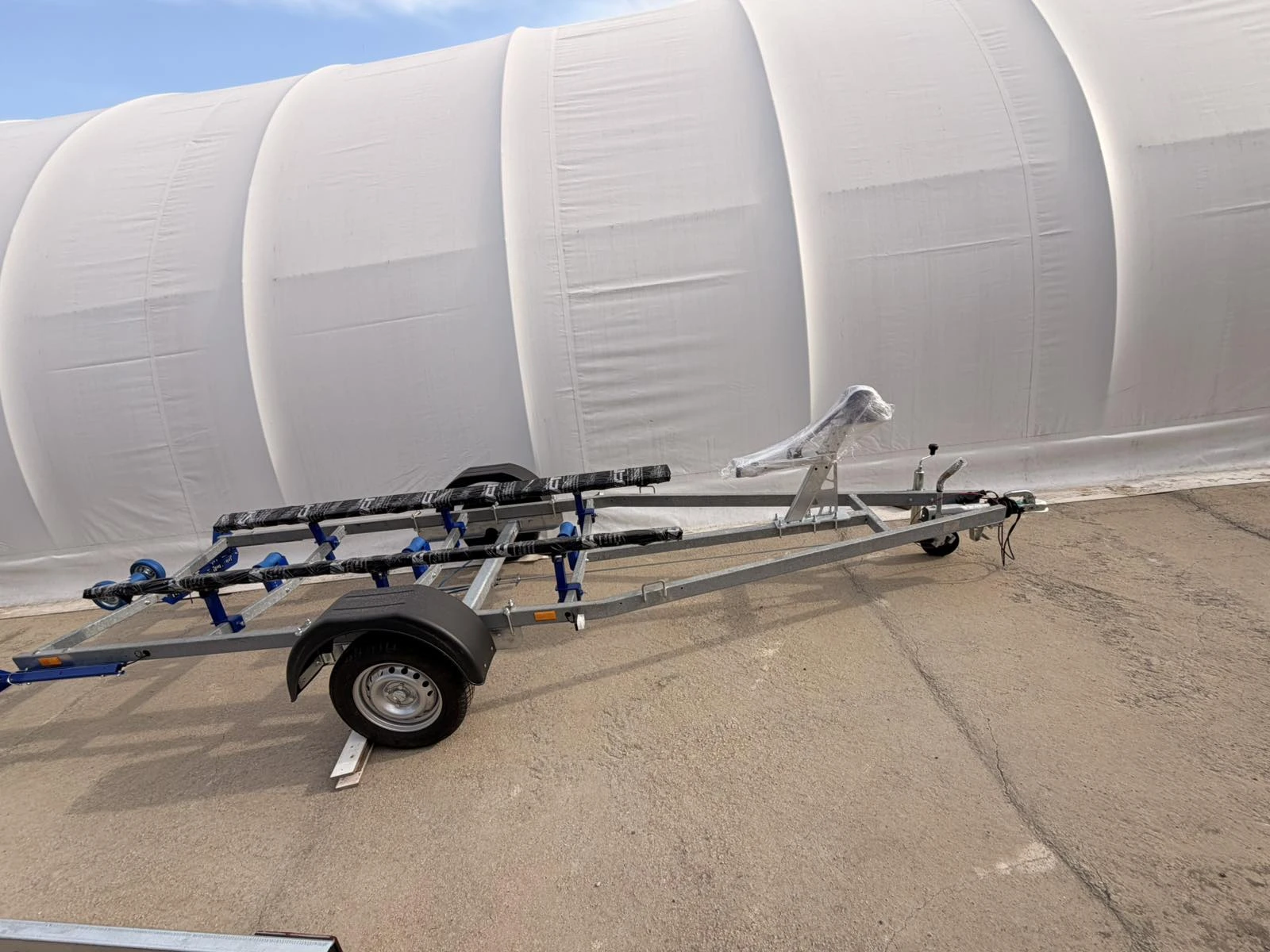 За автомобил Други NIEWIADOW за лодка или джет P935H - до 900 kg